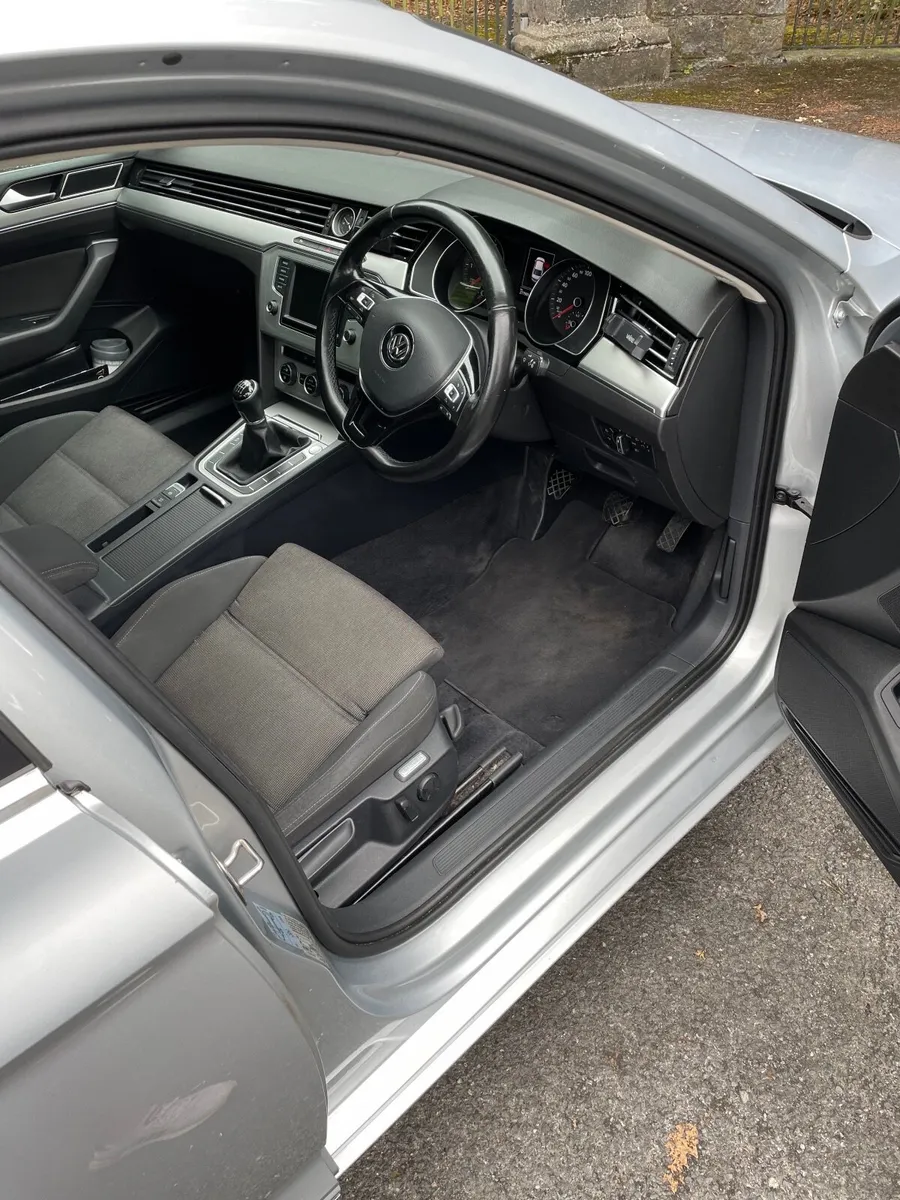 Volkswagen Passat 2015 - Image 1