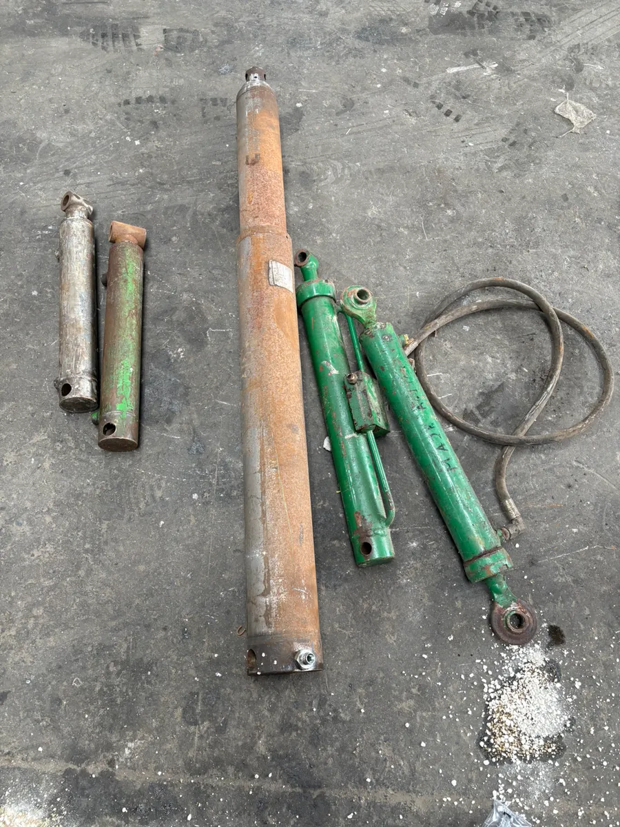 Hydraulic rams assortment - Image 1