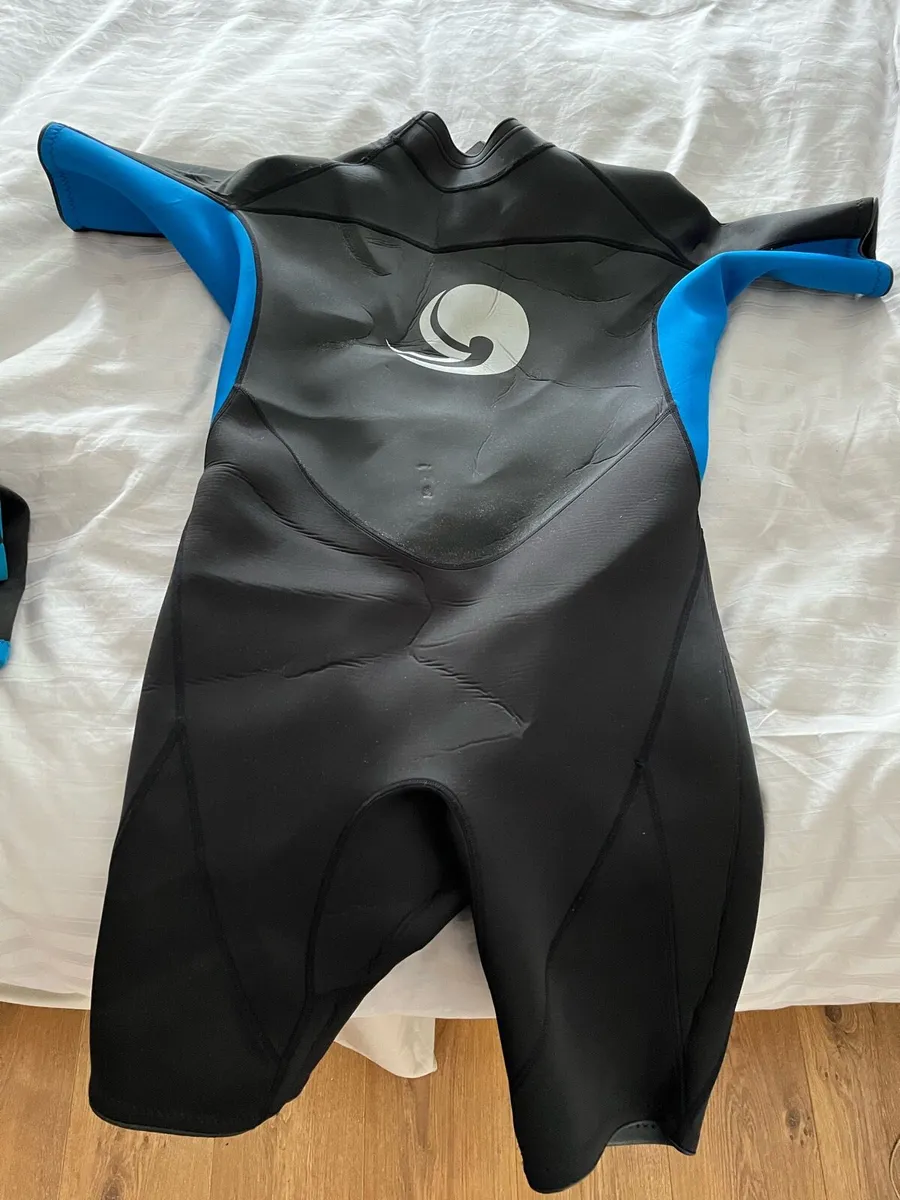 Wet Suits - Image 4