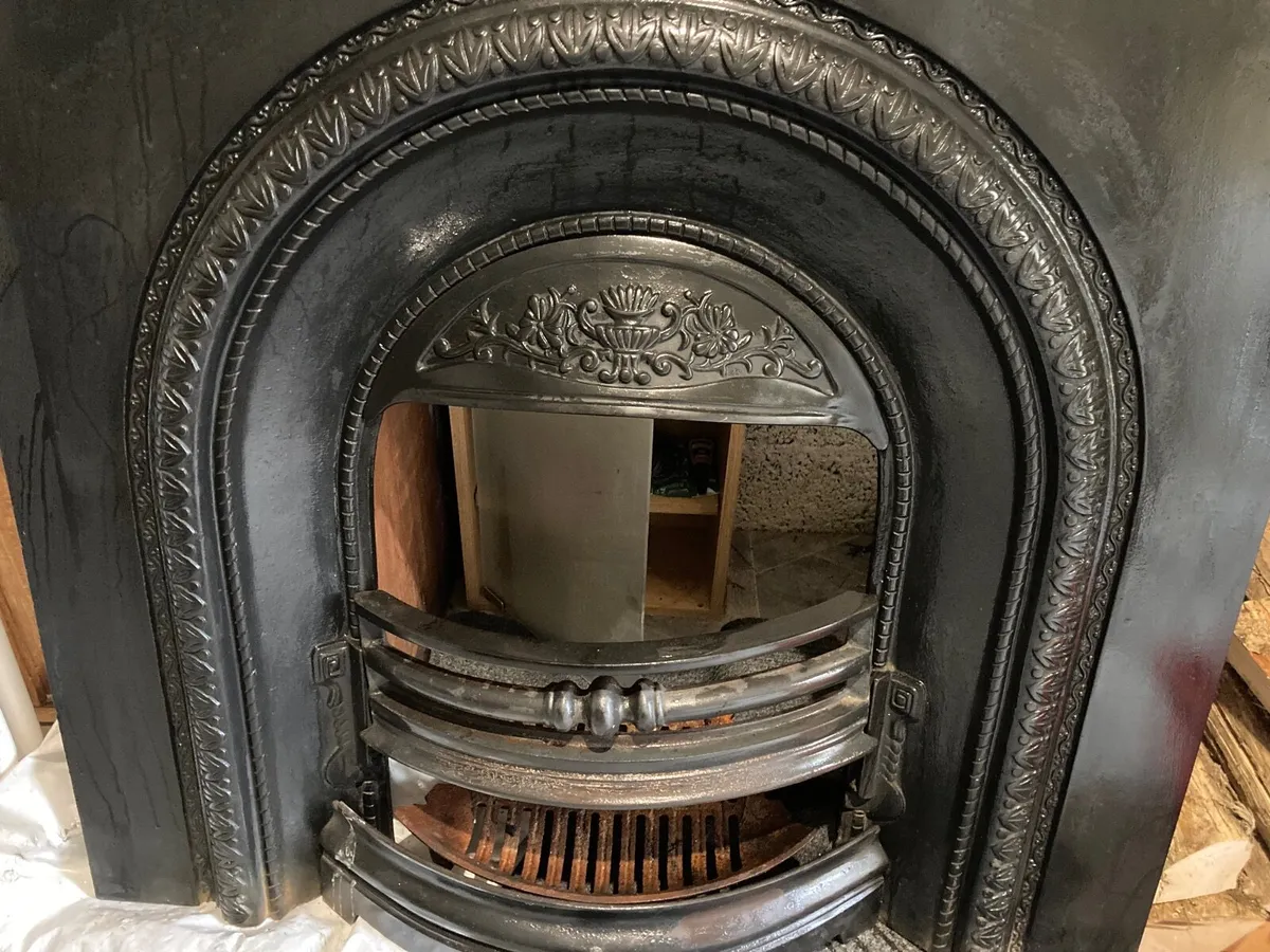Lombard Arch Cast Iron Fireplace Insert - Image 3