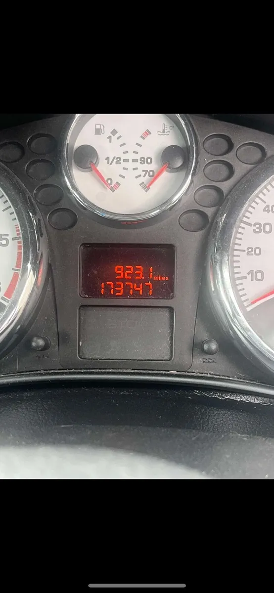 Peugeot 207 2011 - Image 1