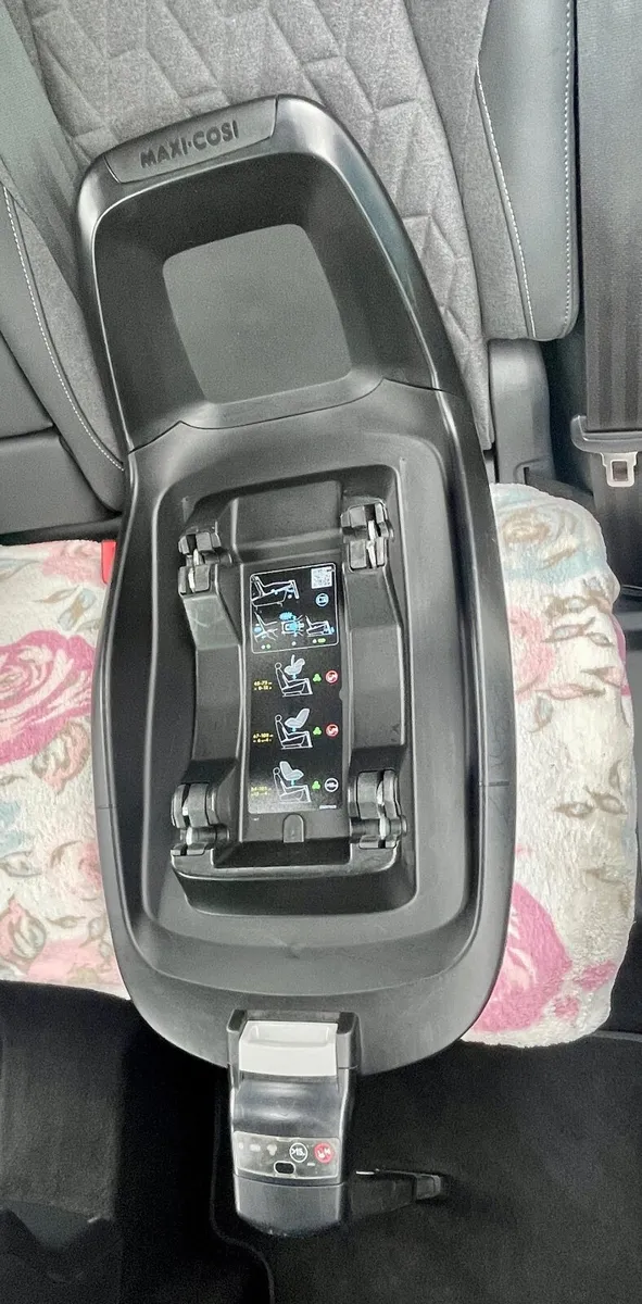 2 x Maxi Cosi Cars seats & Iso-fix base. - Image 3