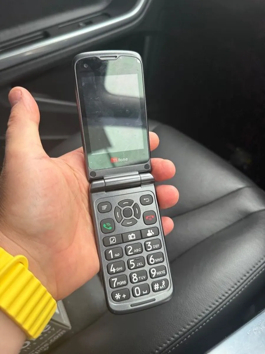 Brand new sim free old style phone with 3G wattapp and more - Image 2