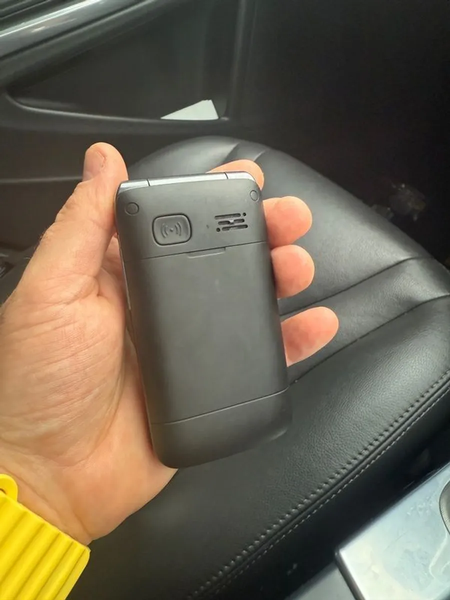 Brand new sim free old style phone with 3G wattapp and more - Image 4