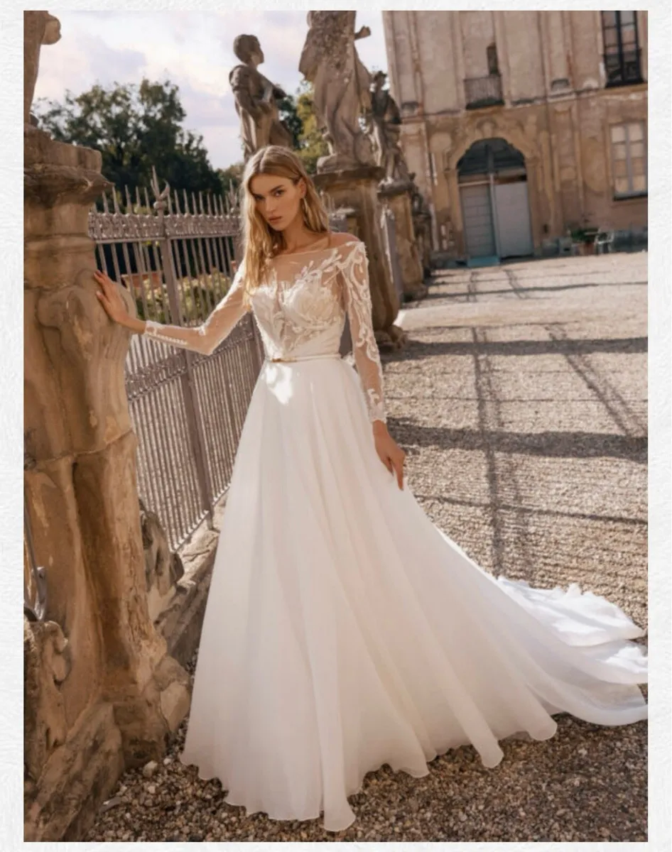 Wedding dress - Image 1