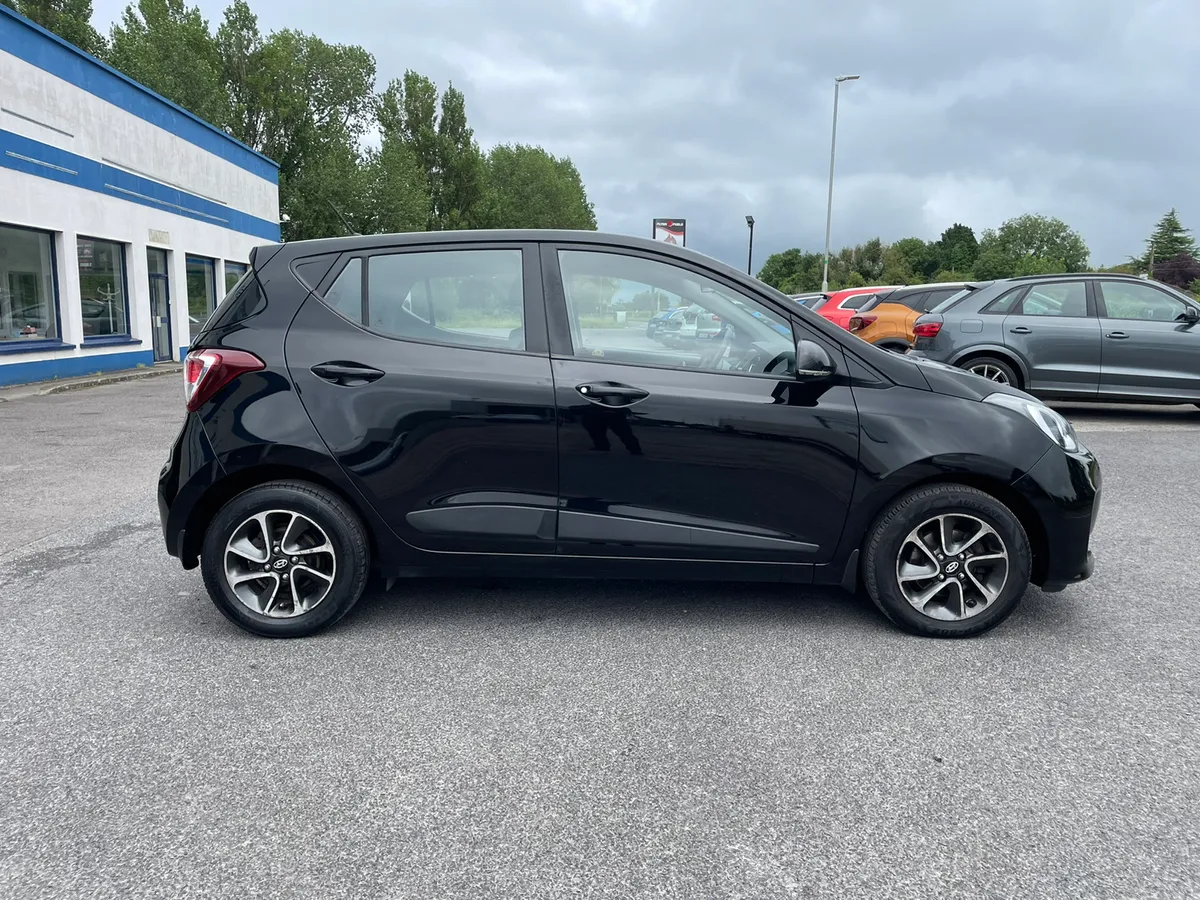 Hyundai i10 2018 DELUXE//EXCELLENT CONDITION - Image 3