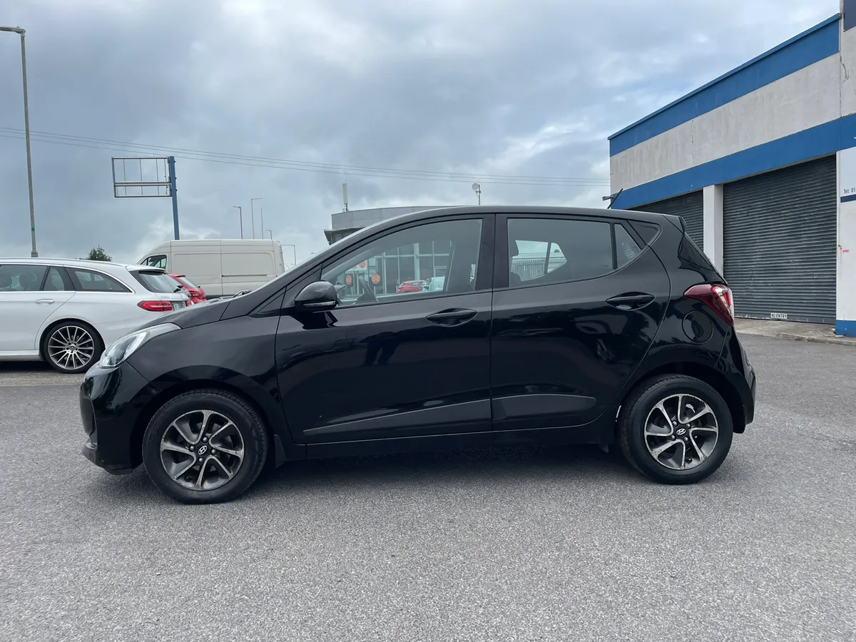 Hyundai i10 2018 DELUXE//EXCELLENT CONDITION - Image 4