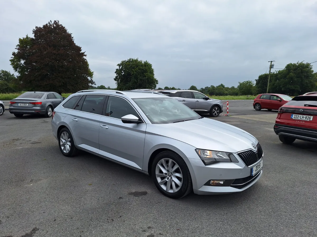 Superb 2.0 Tdi Automatic *Leather/High Spec - Image 1