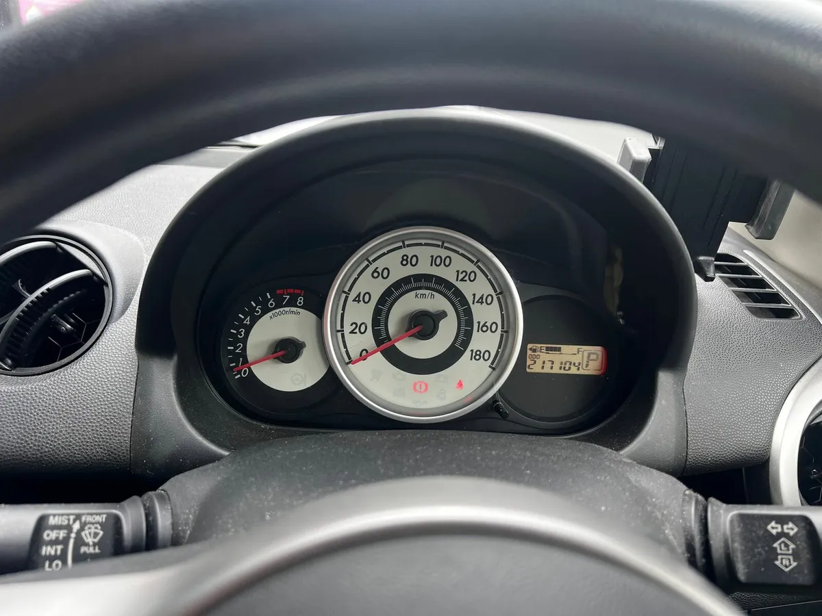 Mazda demio - Image 3