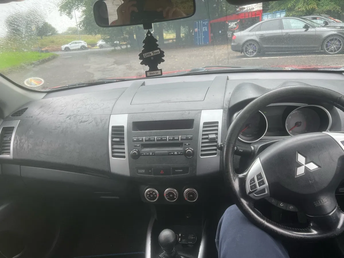 Mitsubishi outlander 4wd 2.0 diesel - Image 2