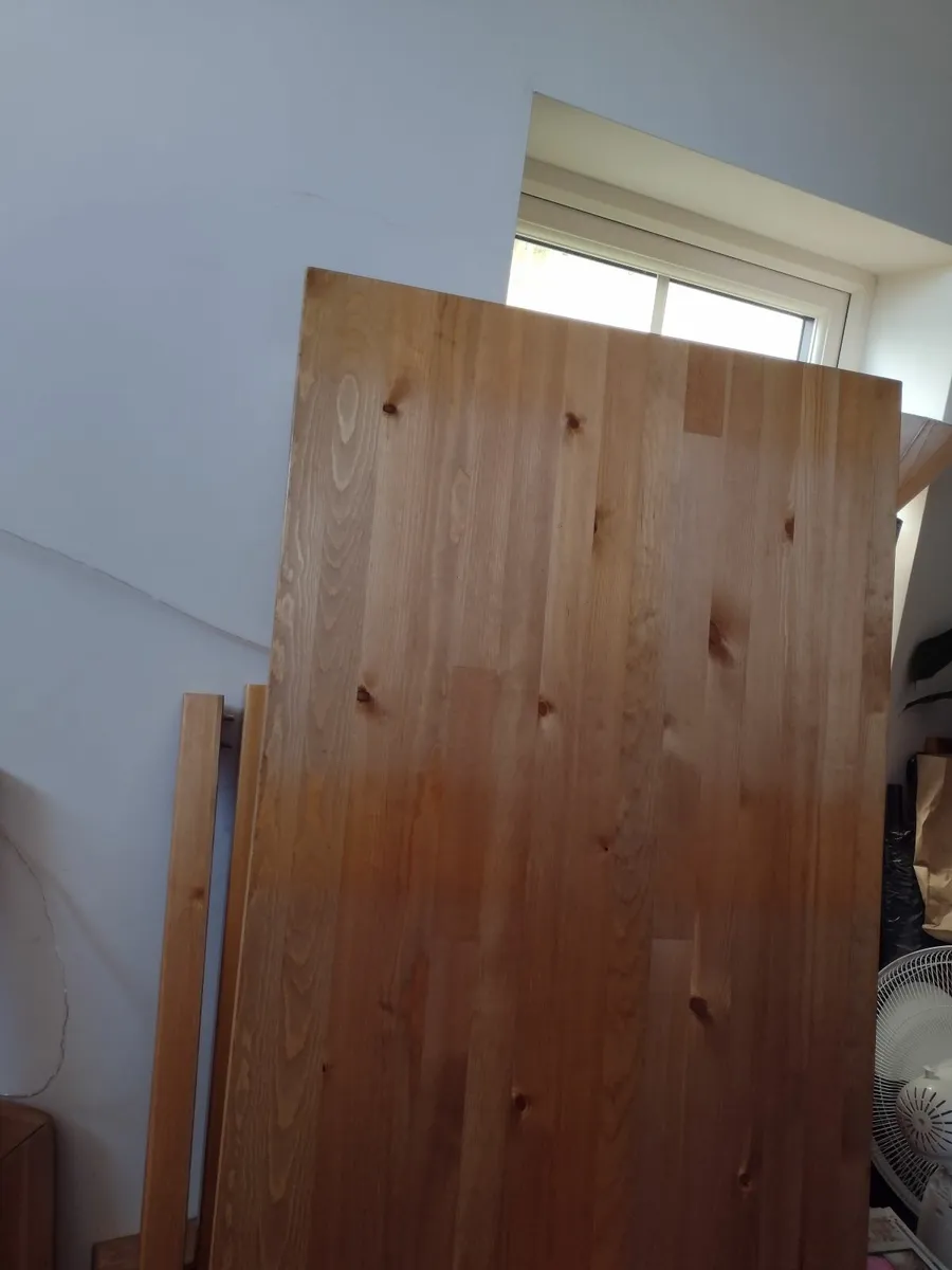 Barely used pine kitchen table - Image 1