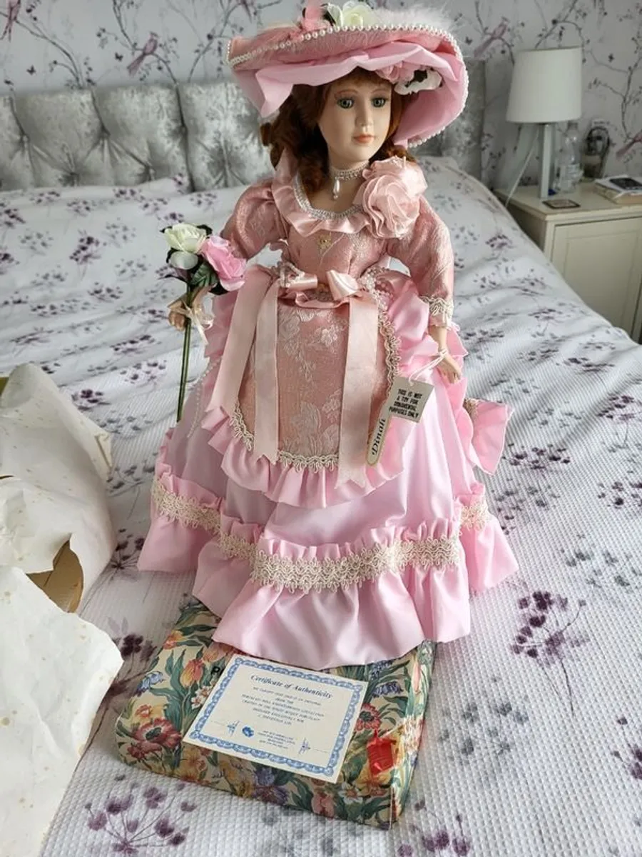 Porcelain doll - Image 1