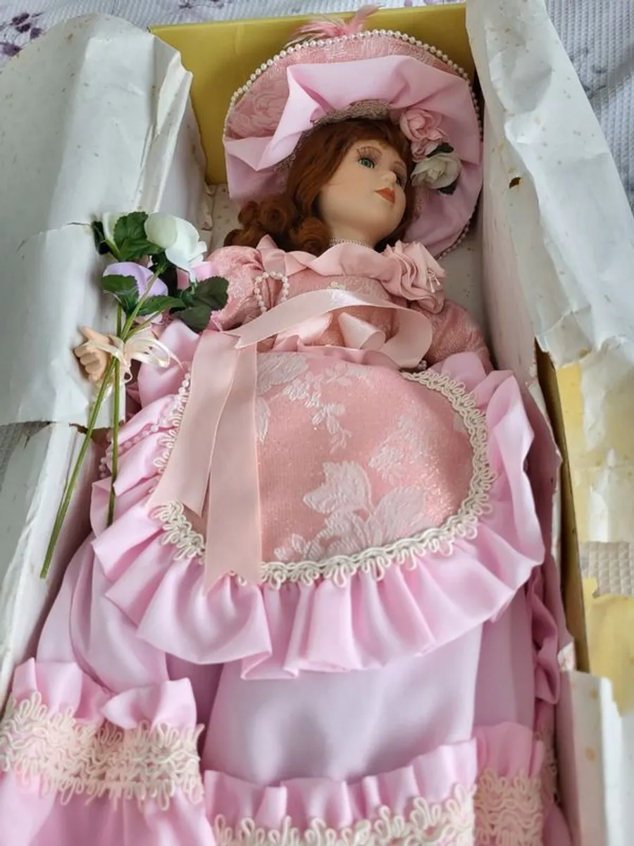 Porcelain doll - Image 2