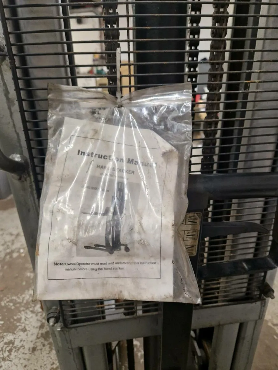 Pallet stacker - Image 3