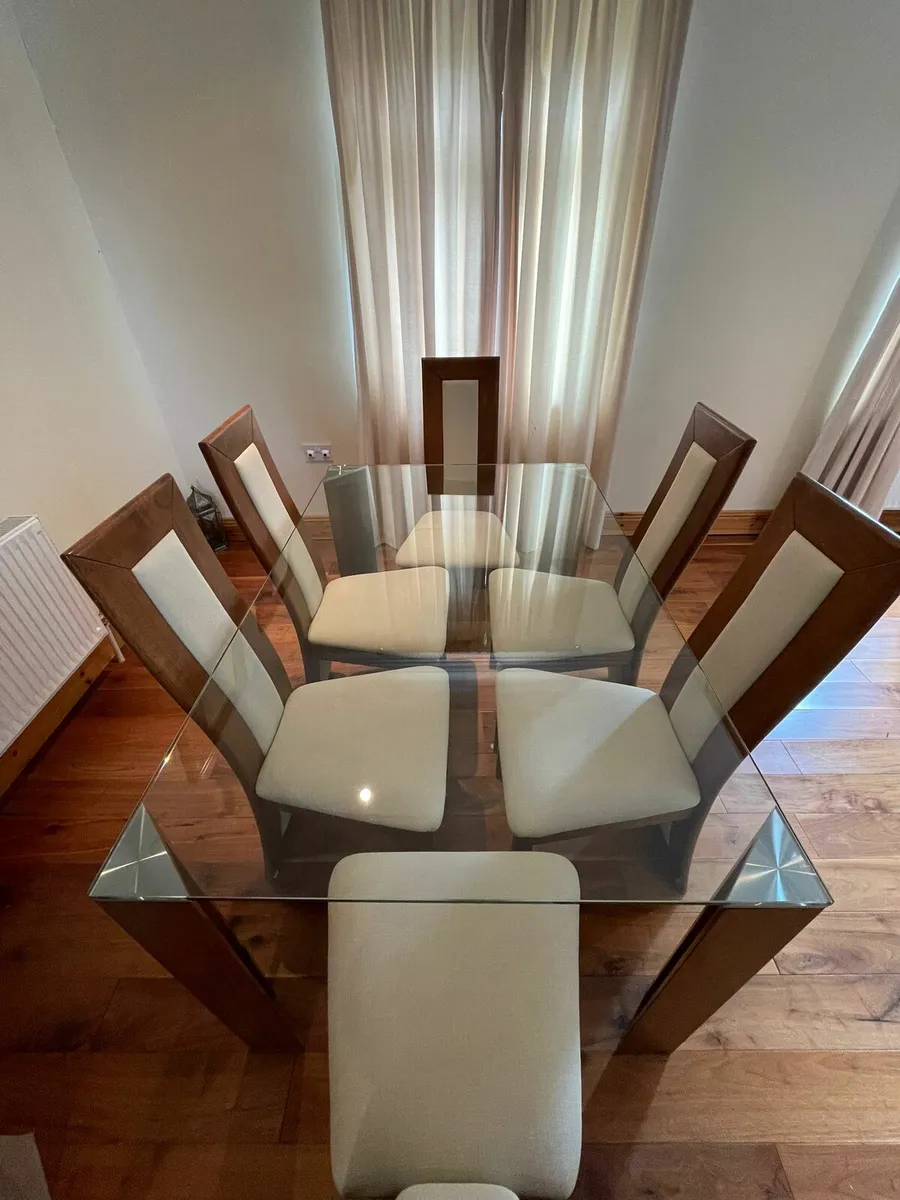 Dining table and chairs - Image 1