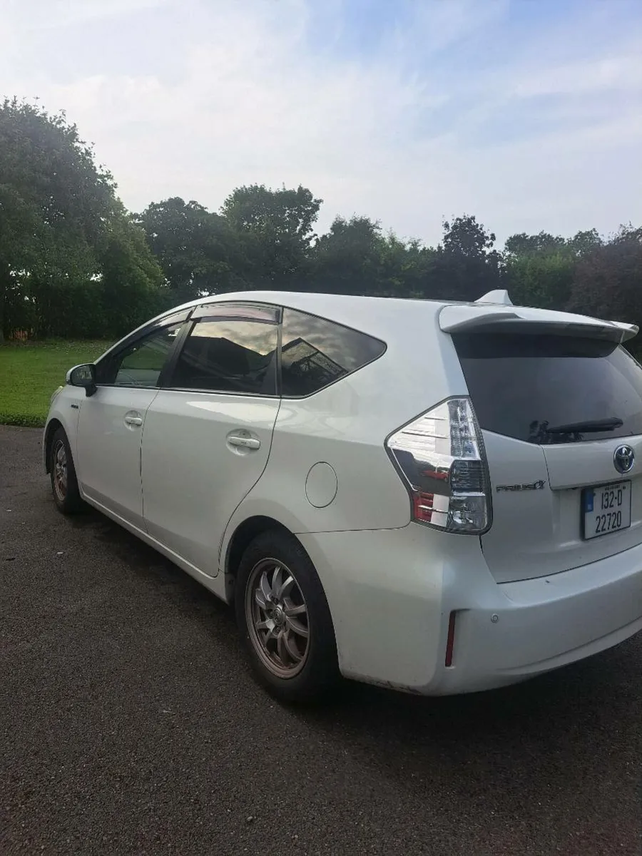RESERVED 132 Prius - 7 seater - Image 2