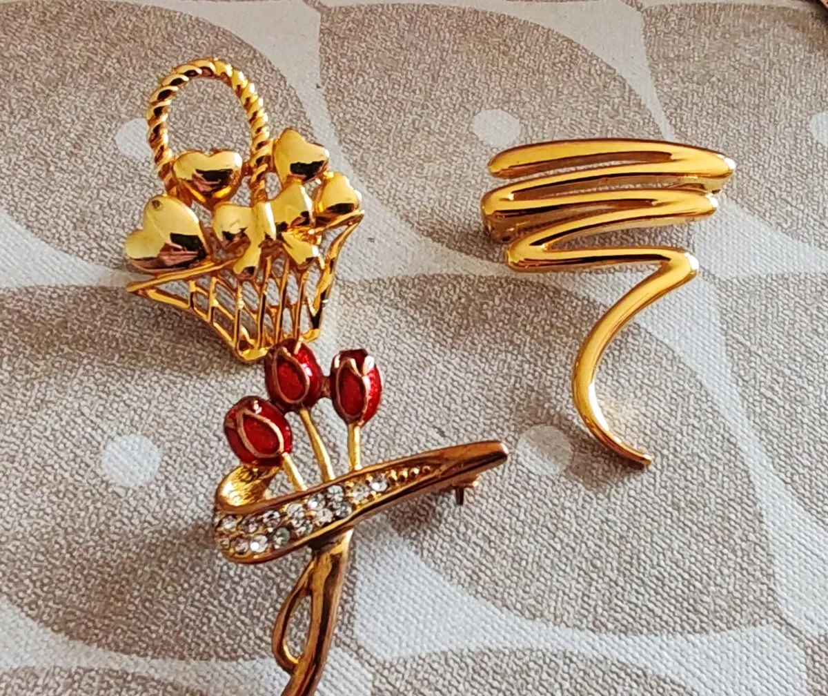 3 Vintage brooches - Image 1