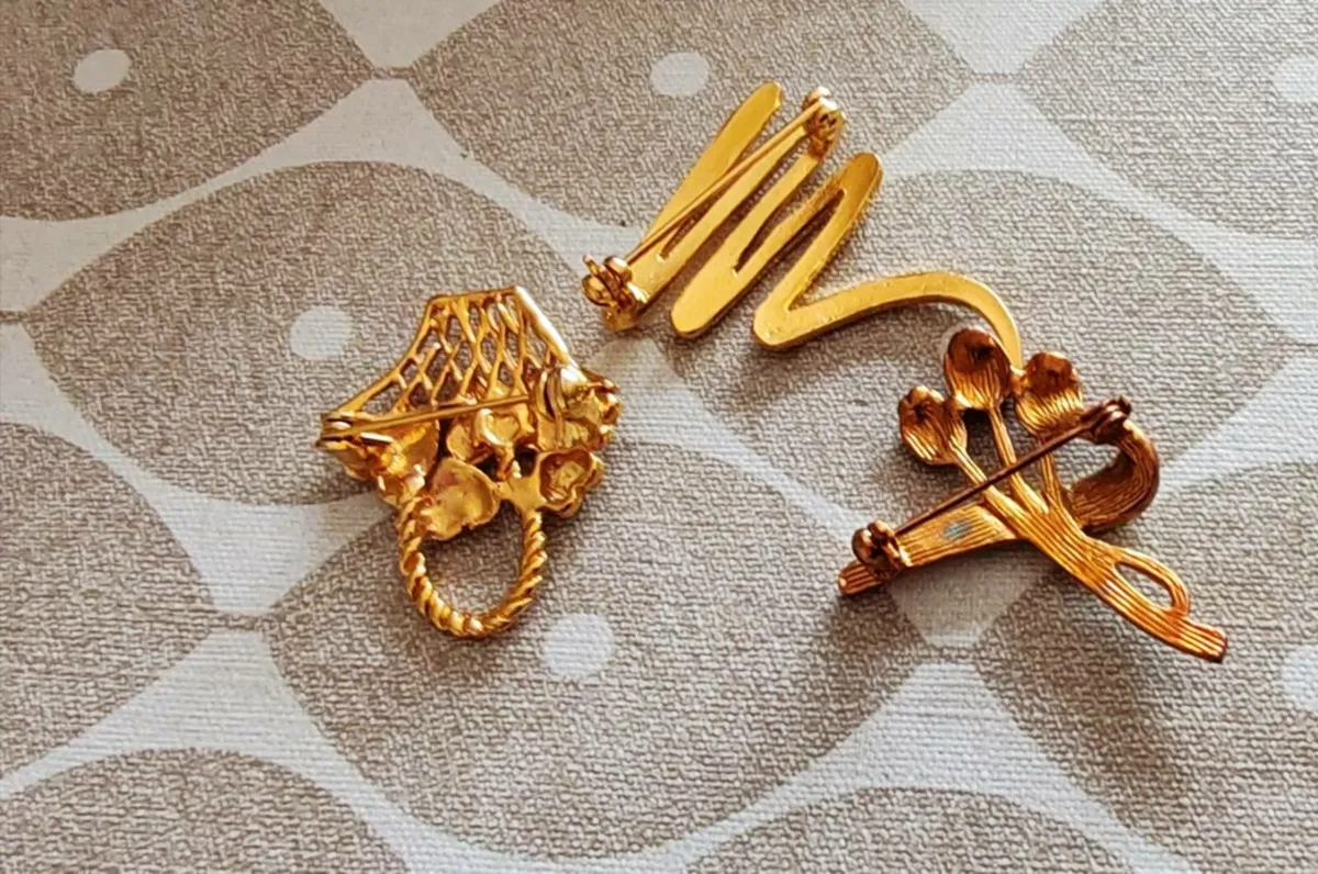 3 Vintage brooches - Image 3