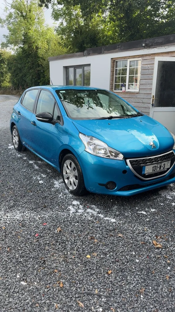 Peugeot 208 petrol - Image 1