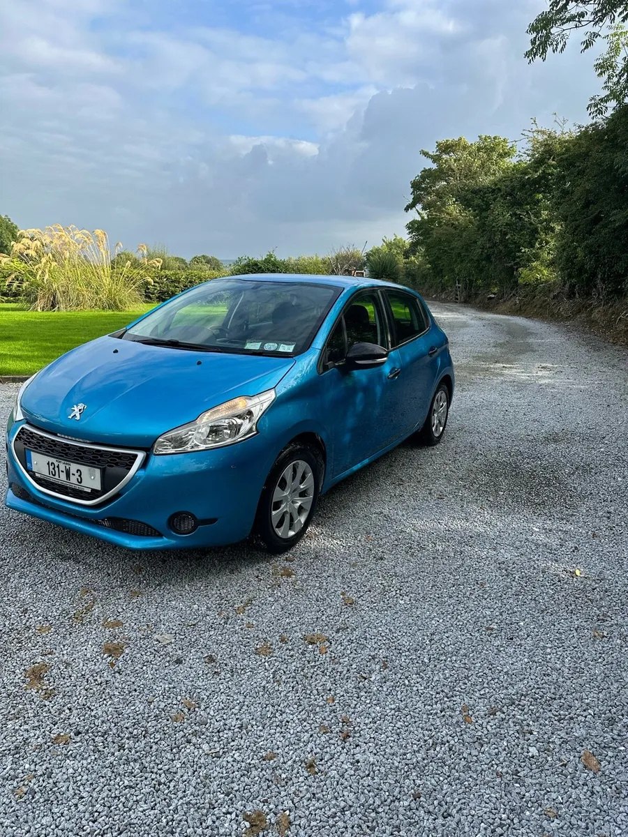 Peugeot 208 petrol - Image 3