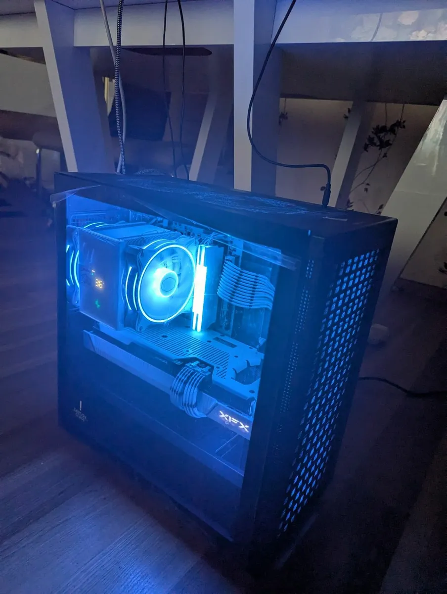 Micro tower Micro-ATX PC Ryzen 7 5800X RX 7800 xt - Image 1
