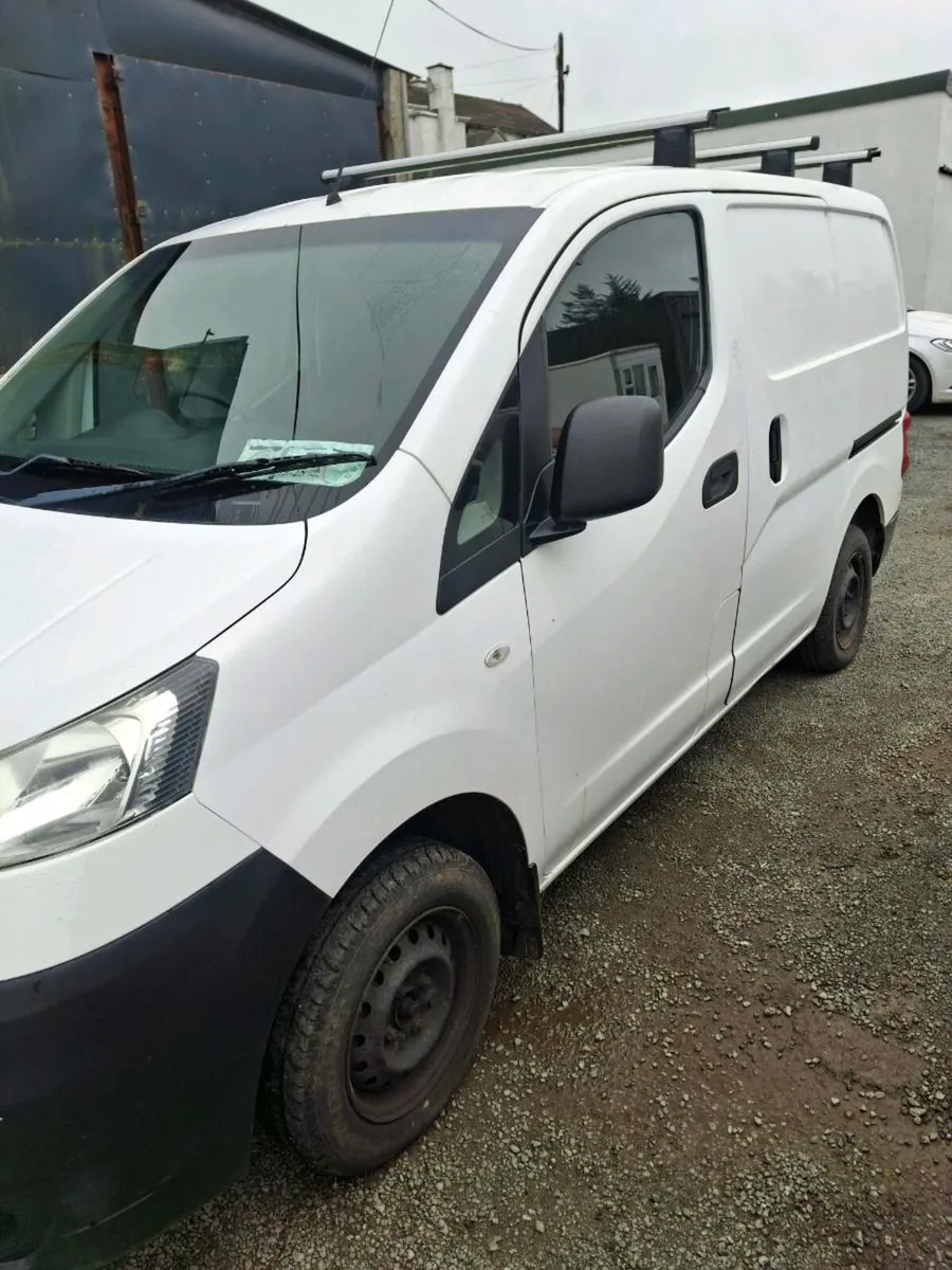 Nissan AV200 151 - Image 2