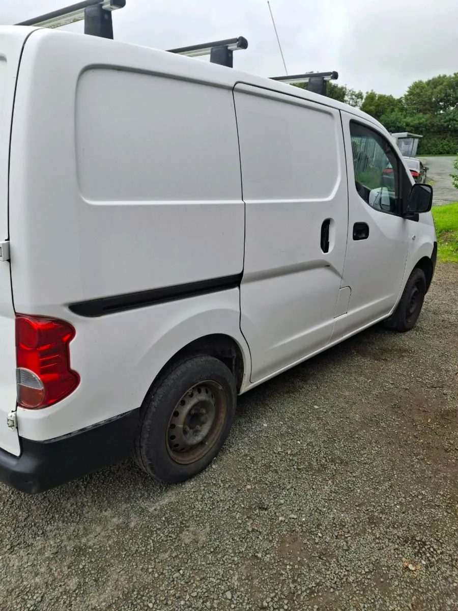 Nissan AV200 151 - Image 3