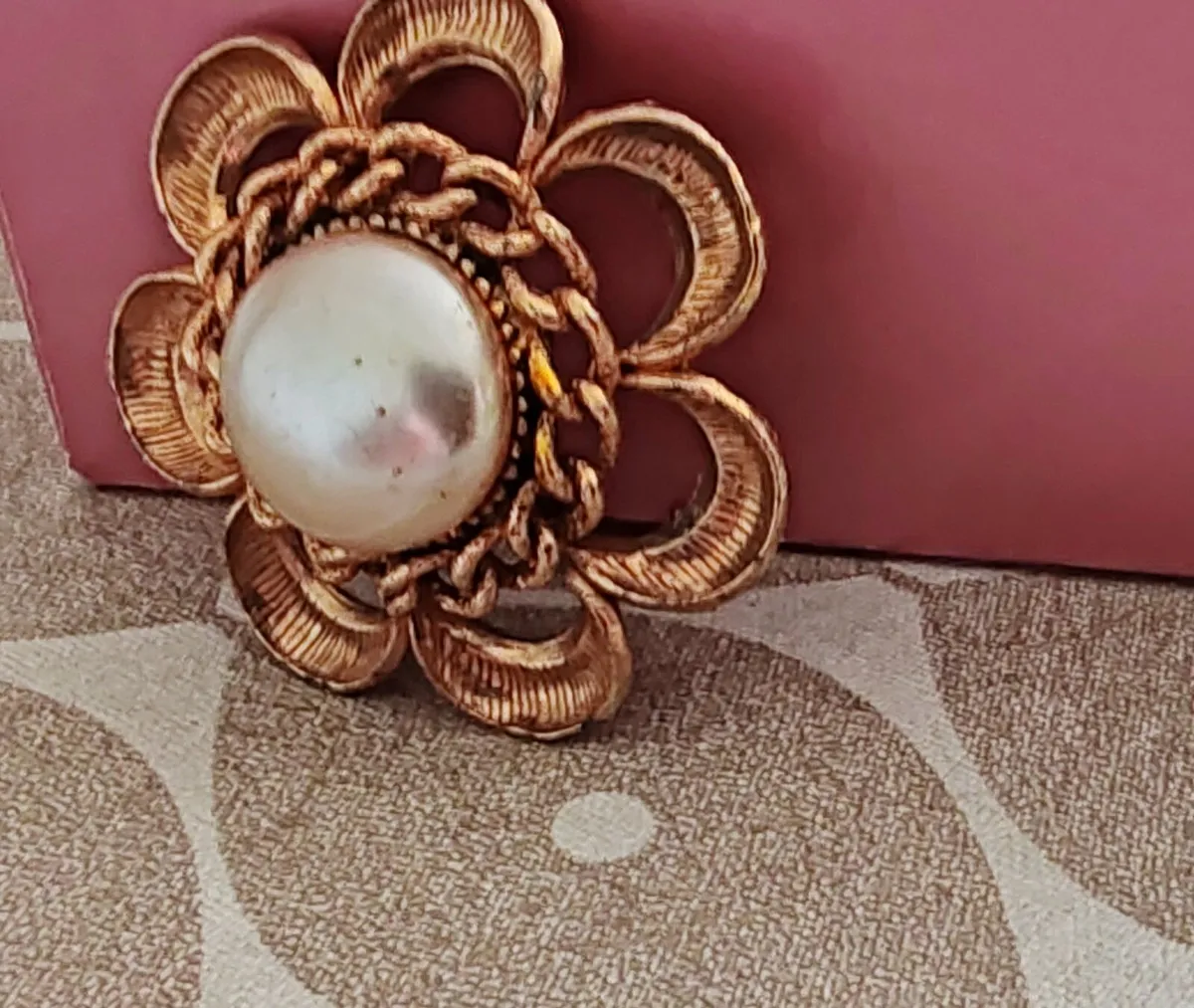 Vintage goldtone and pearl brooch - Image 2