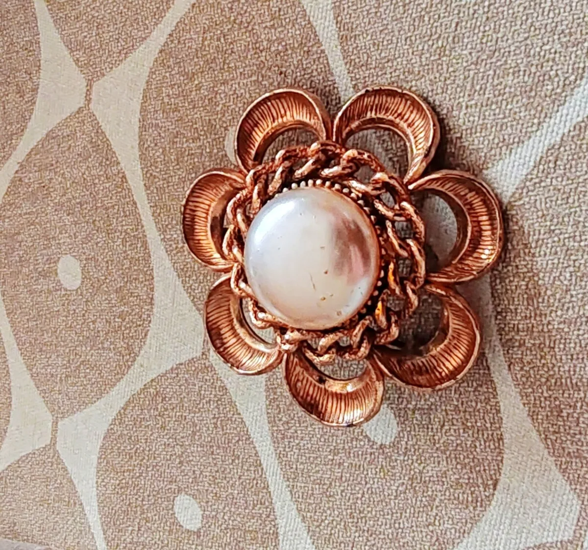 Vintage goldtone and pearl brooch - Image 3