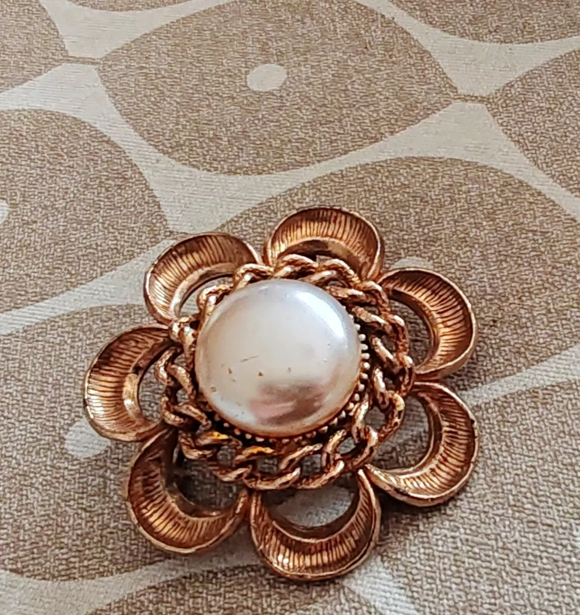 Vintage goldtone and pearl brooch - Image 4