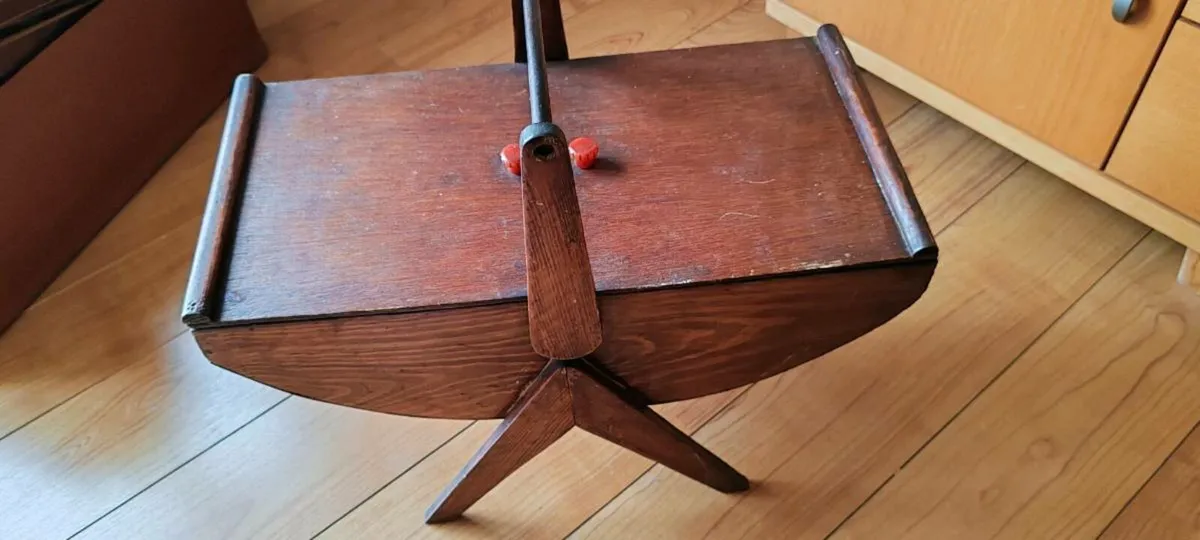 Vintage wooden work box - Image 1