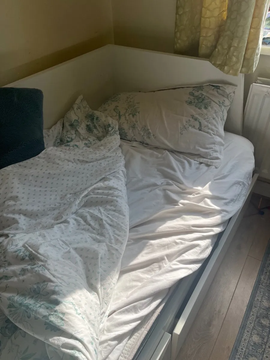 Bed - Image 2