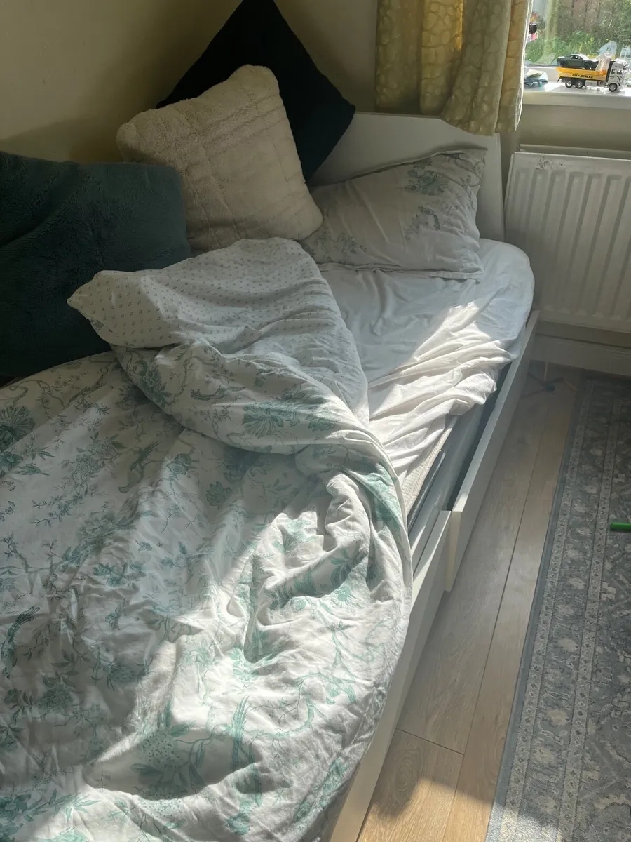Bed - Image 3