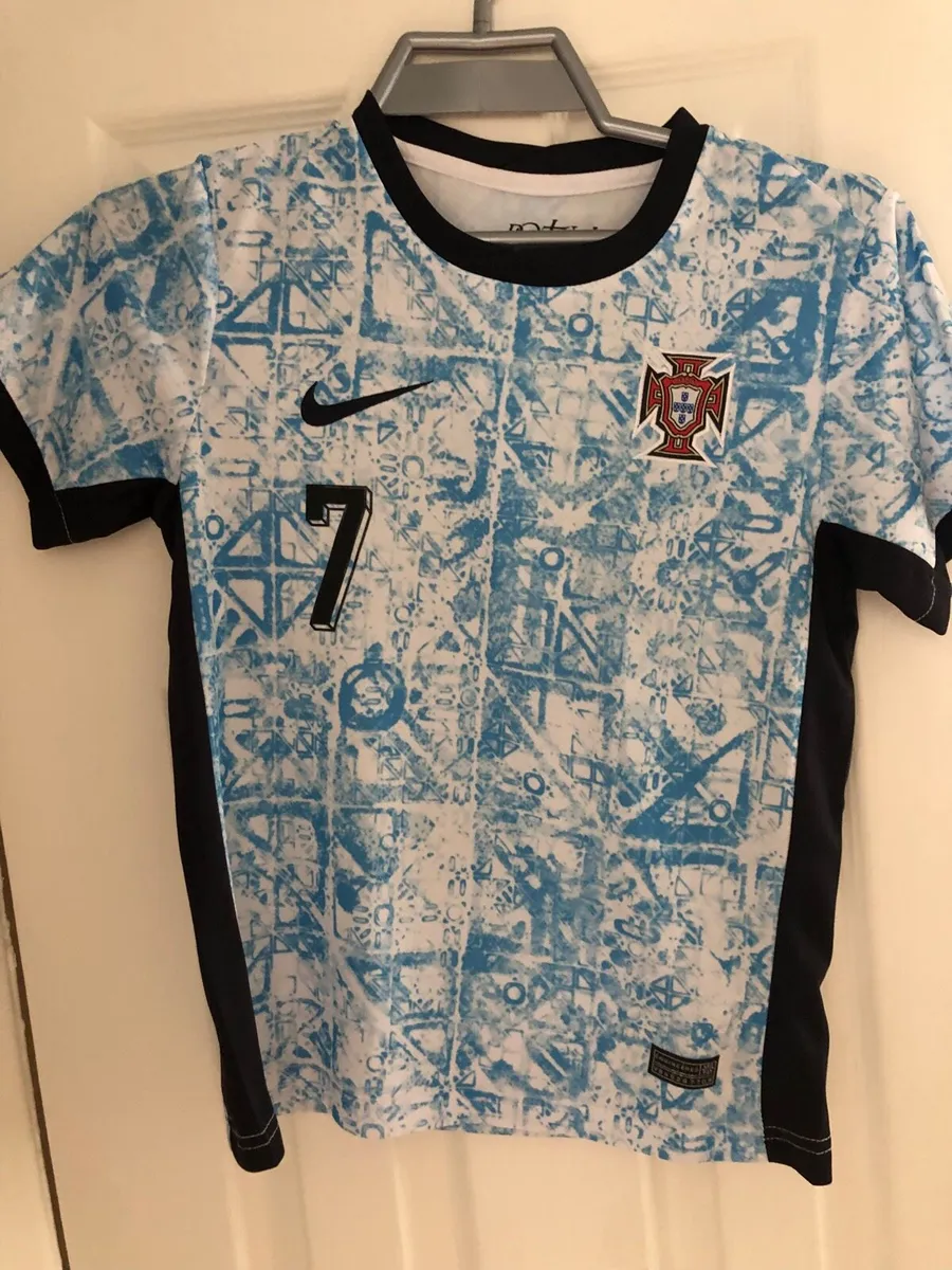 Boys Portugal Ronaldo away jersey size 24 €30 - Image 1