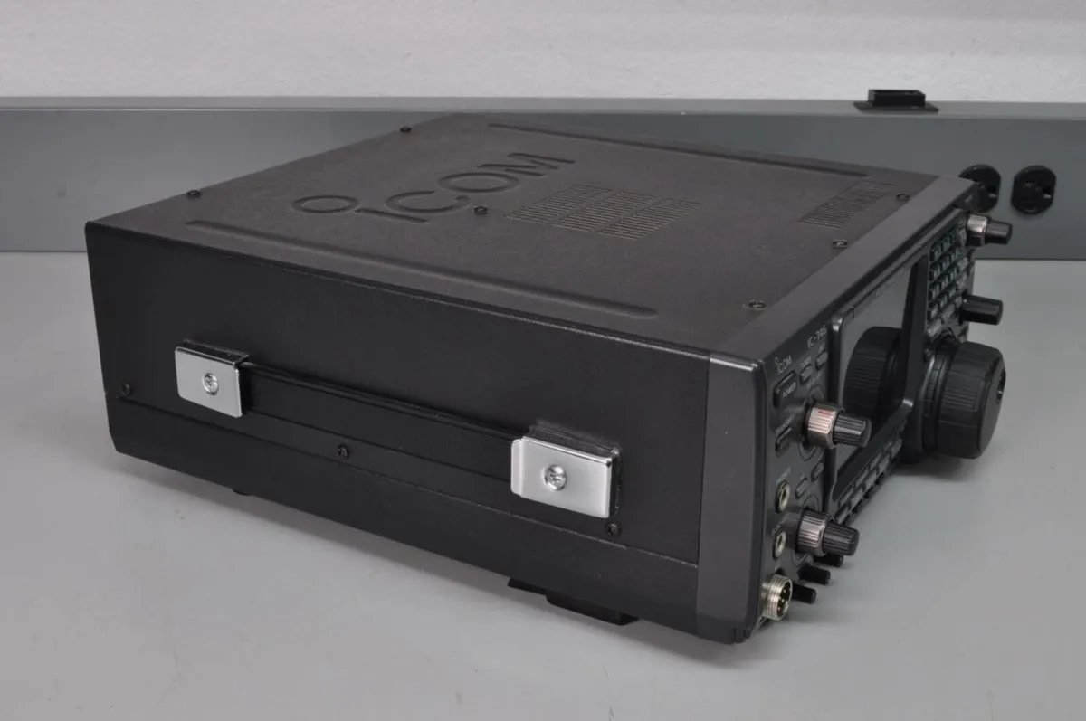 ICOM IC-746 HF VHF Transceiver - Image 2