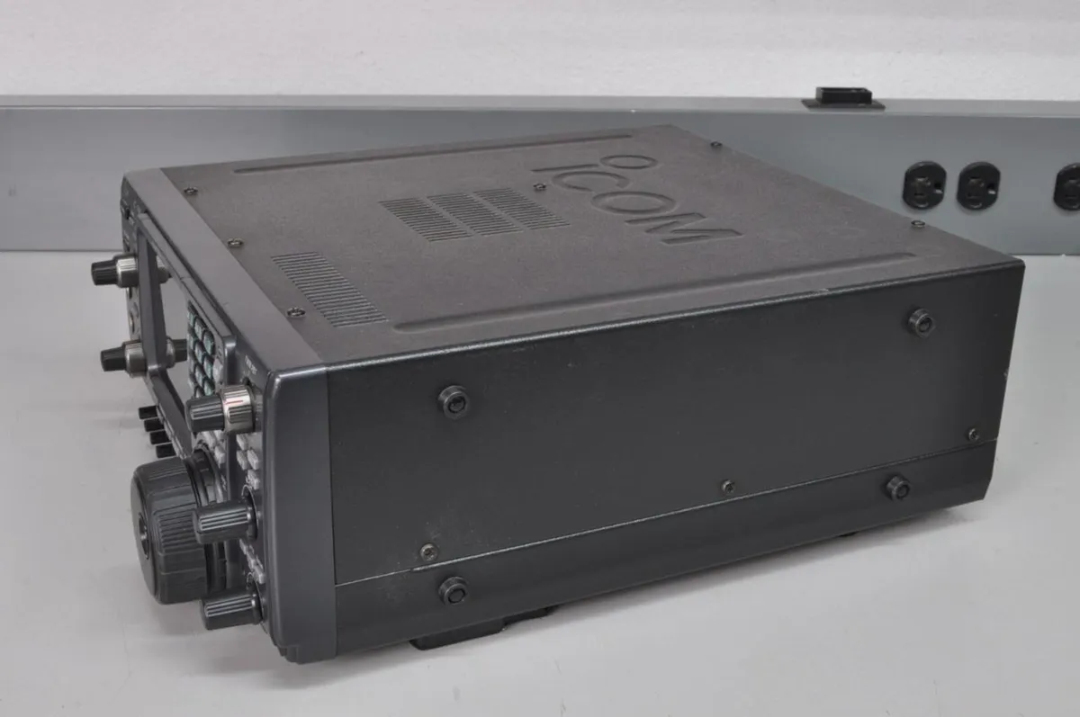 ICOM IC-746 HF VHF Transceiver - Image 3