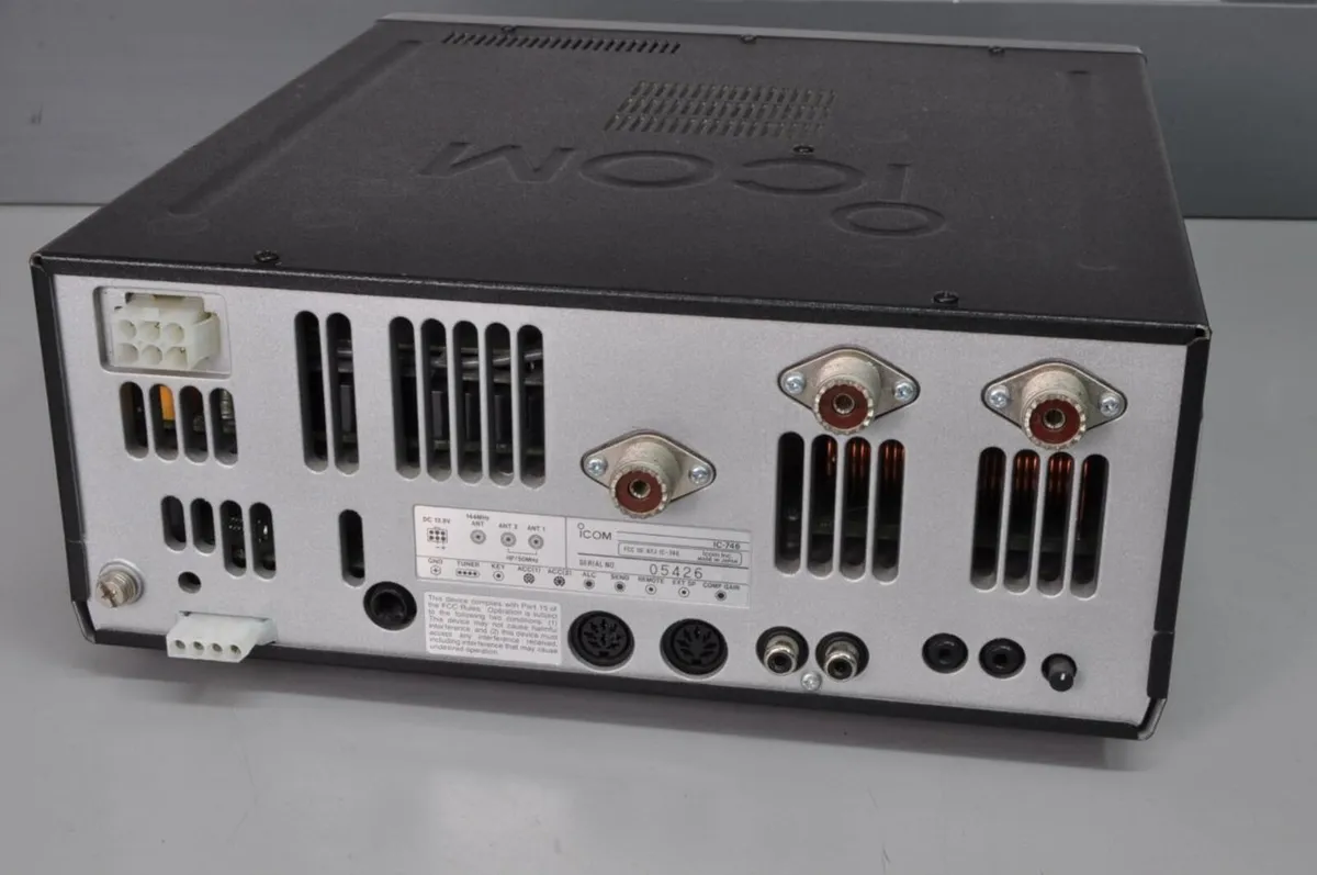 ICOM IC-746 HF VHF Transceiver - Image 4