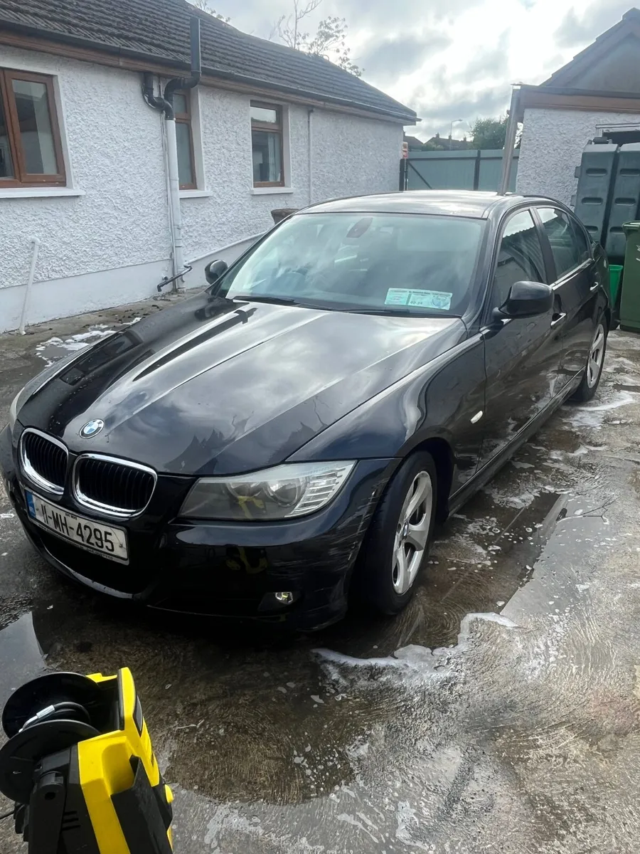 BMW 3-Series 2011 - Image 4