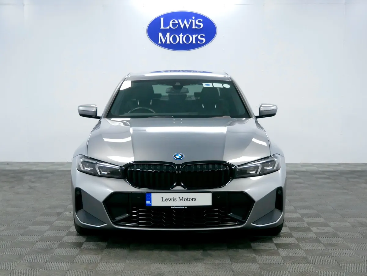 2024 BMW 330e M Sport, M Sport Pro Pack - Image 3