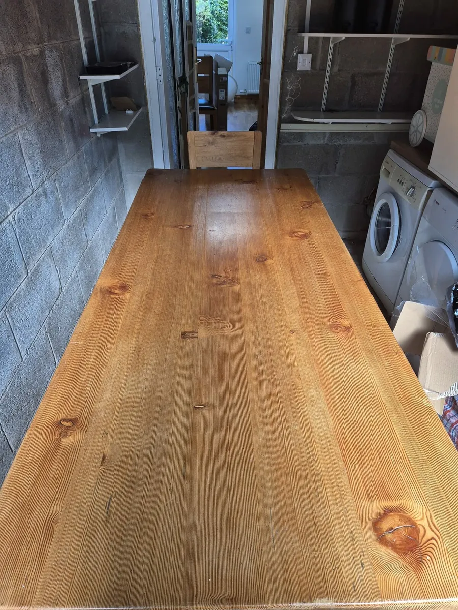 Solid wood table with 6 beautiful oak chairs - Image 2