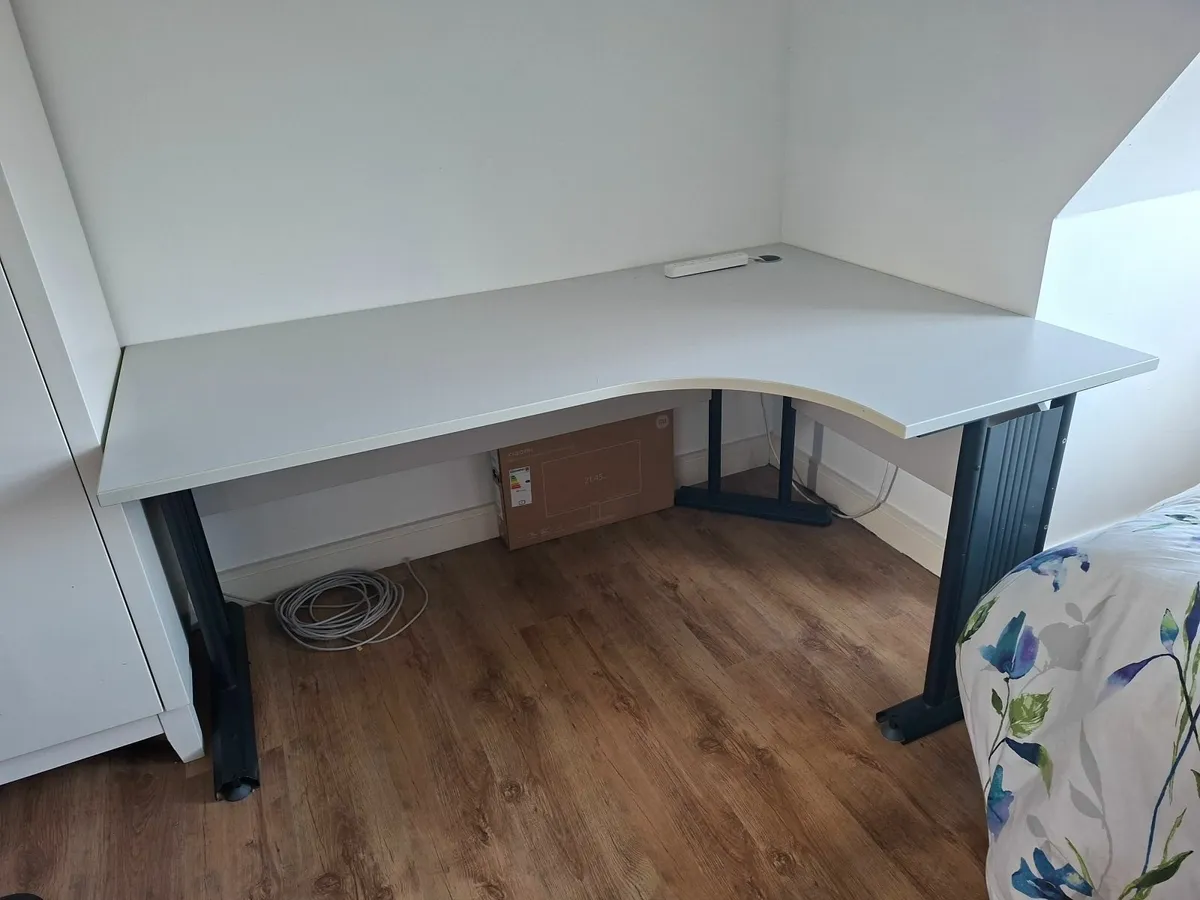 Free office desk