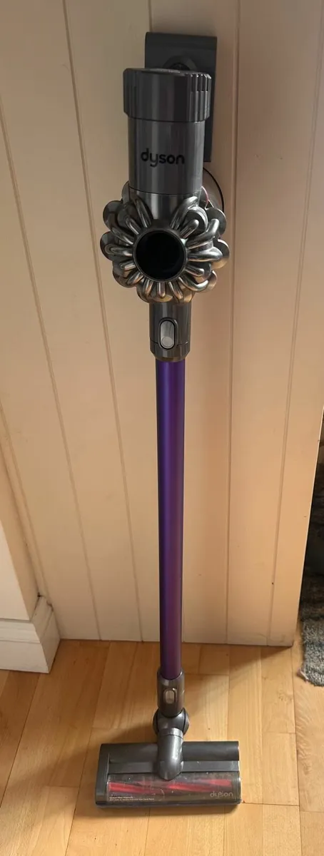 Genuine Dyson V6/DC58/59/61/62 for parts or repair - Image 2