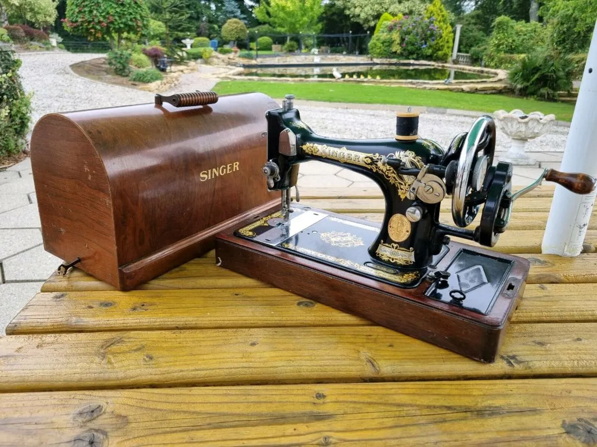 Singer Sewing Machine  (1933) - Image 3