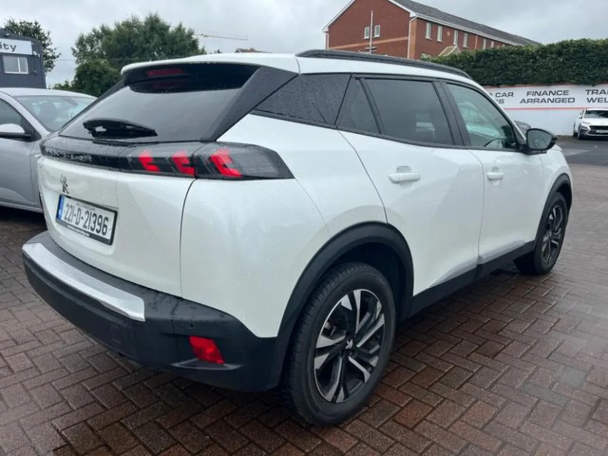 Peugeot 2008 Allure 1.2 100 4DR - Image 3