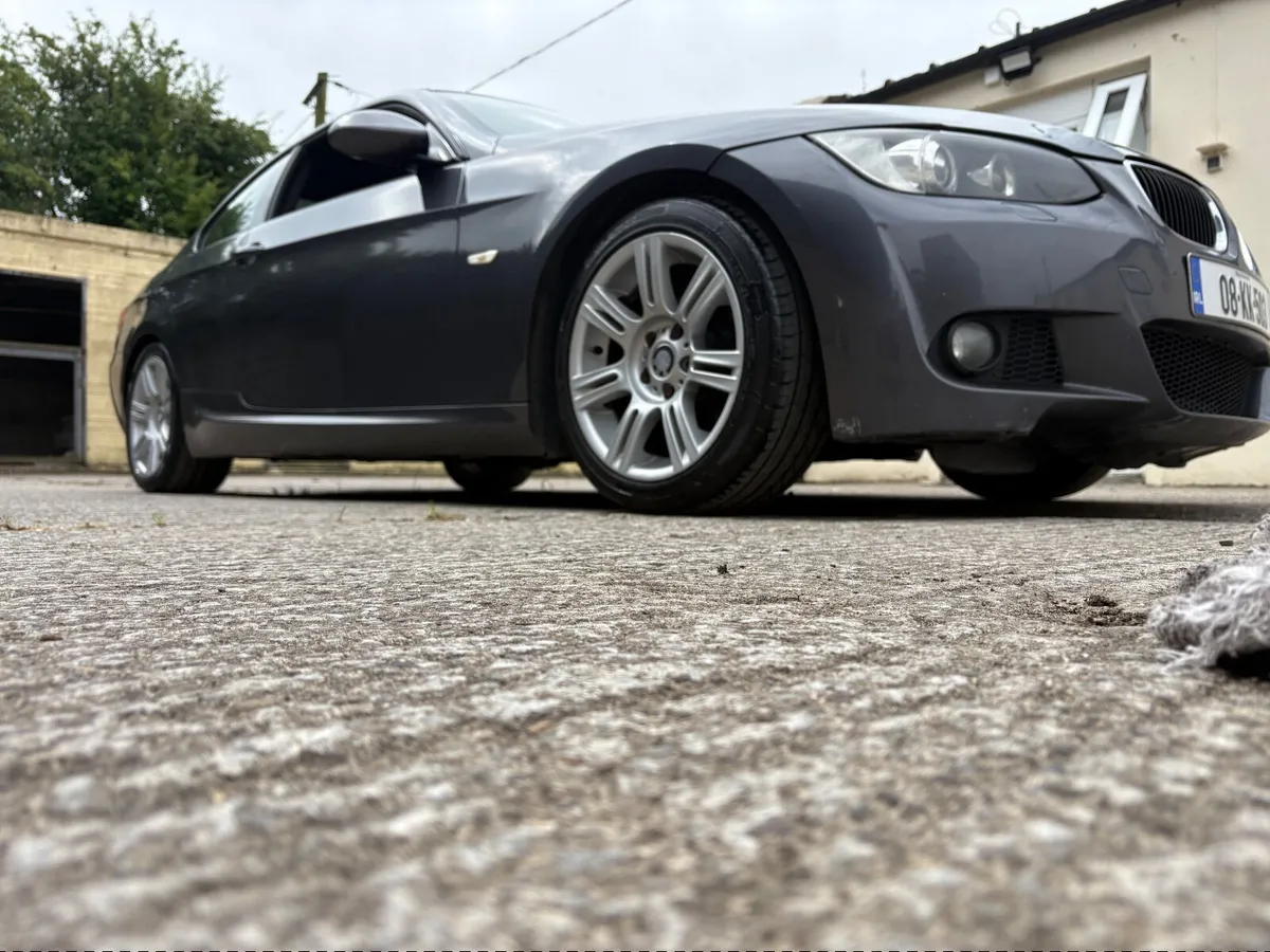 BMW 3-Series 2008 - Image 2
