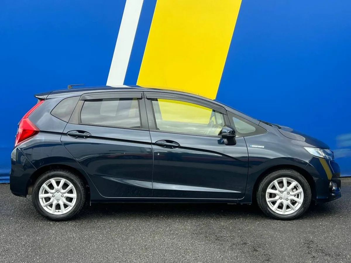 Honda Fit 1.5 HYBRID L-PACKAGE AUTO // 15" ALLOYS - Image 2