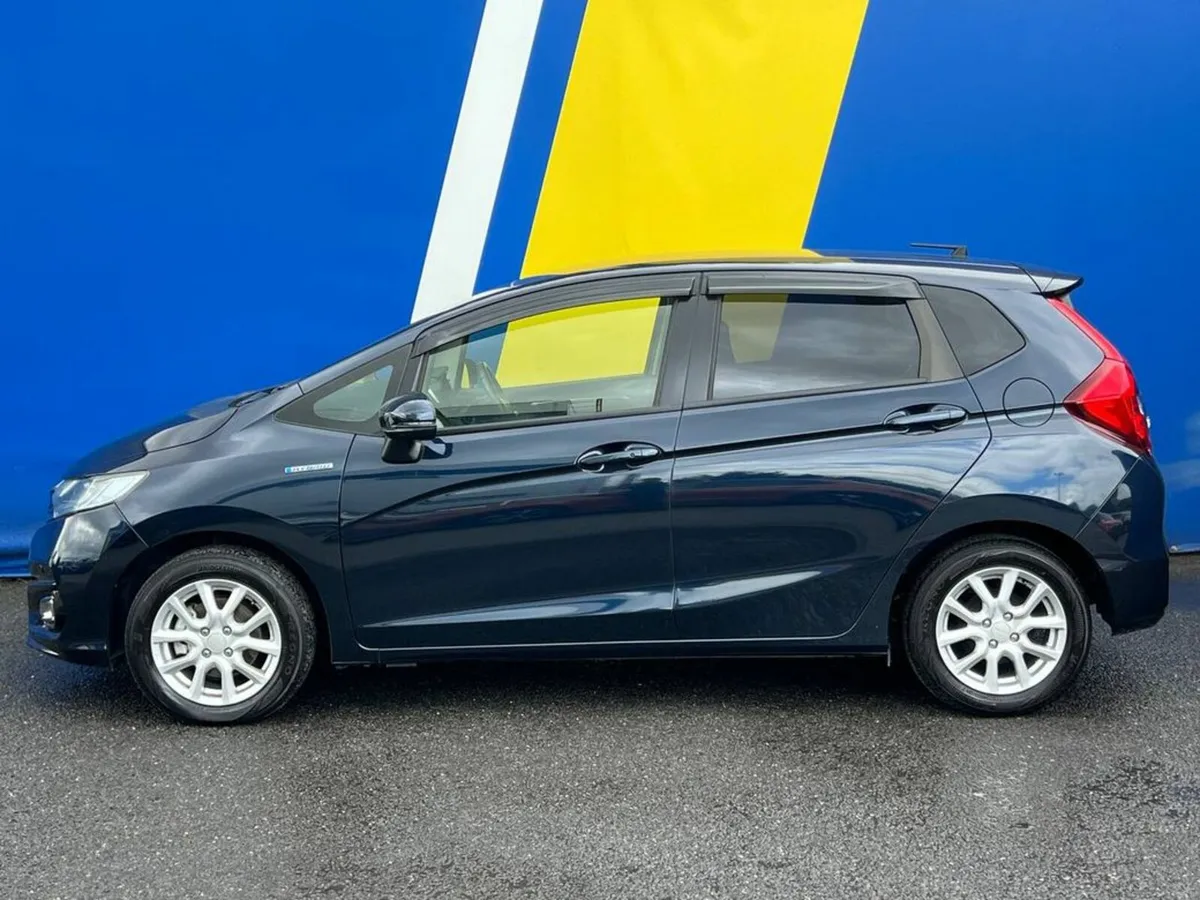 Honda Fit 1.5 HYBRID L-PACKAGE AUTO // 15" ALLOYS - Image 3