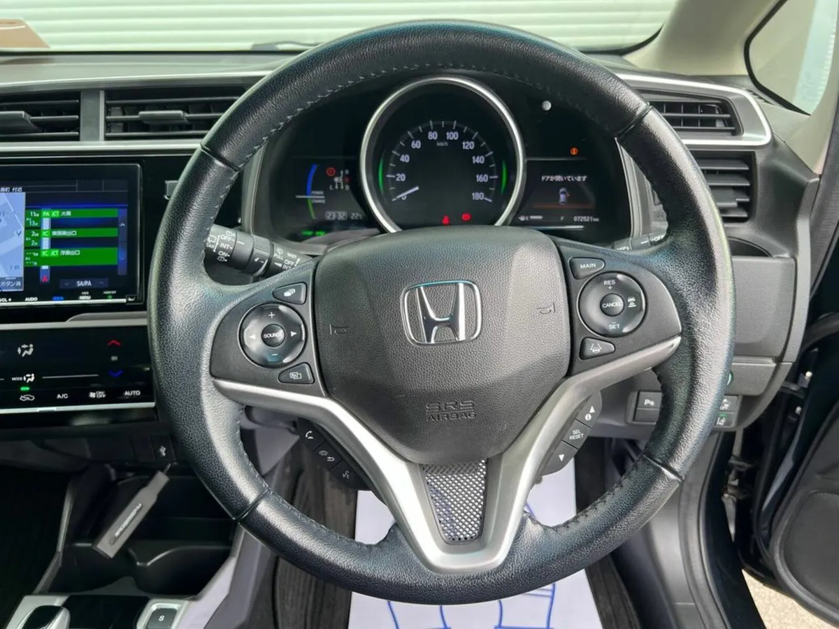 Honda Fit 1.5 HYBRID L-PACKAGE AUTO // 15" ALLOYS - Image 4