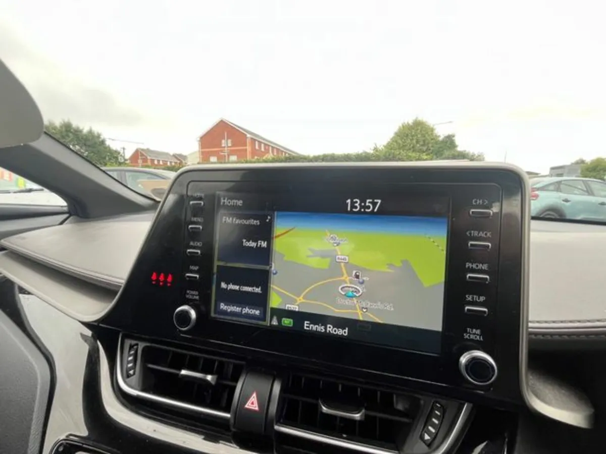 Toyota C-HR 1.8 Hybrid*REDUCED* 4DR Auto - Image 4