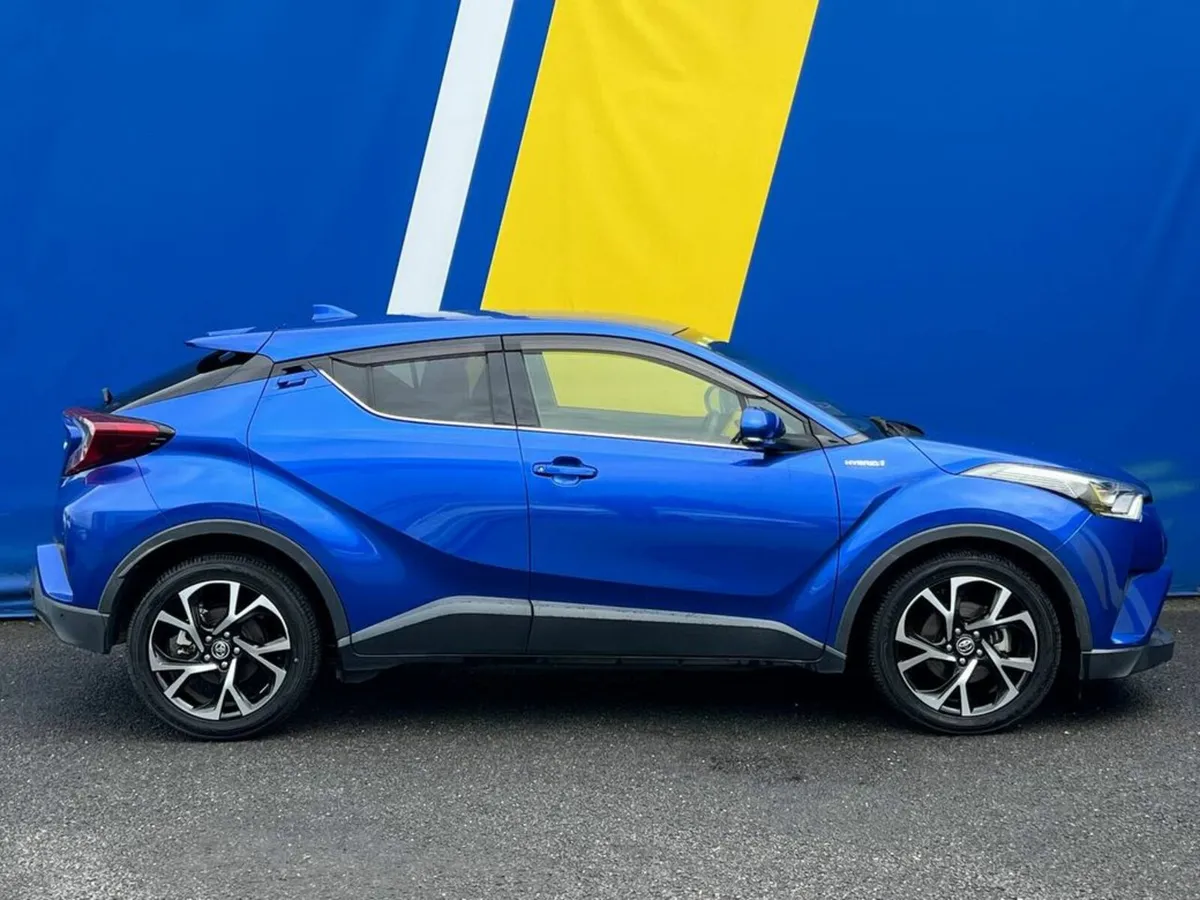 Toyota C-HR 1.8 HYBRID // 18" DIAMOND CUT ALLOYS / - Image 2
